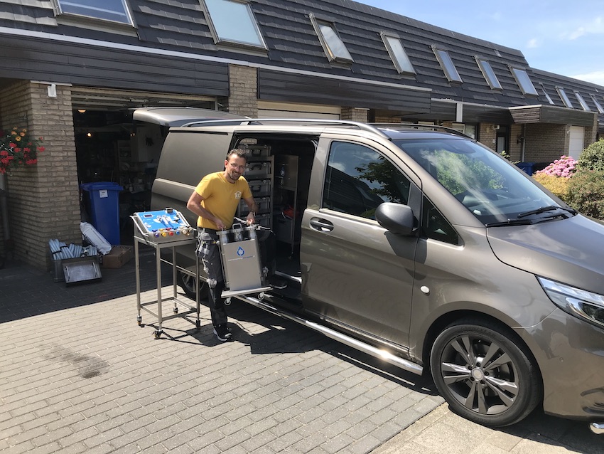 De vloerverwarming specialist van Nederland met spoelmachines bij spoelwagen